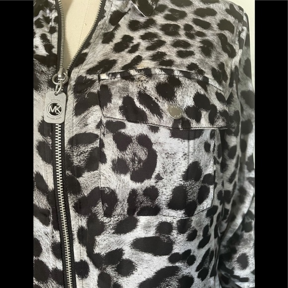 Michael Kors Leopard Print LongSleeve Roll-Tab 3/4 Sleeve Zip Front Blouse Top - Picture 3 of 5